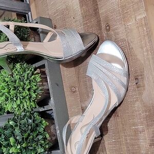 Nina Women's Silver Glittery Metallic Peep toe Ankle Strap Heels Sandals Sz 9